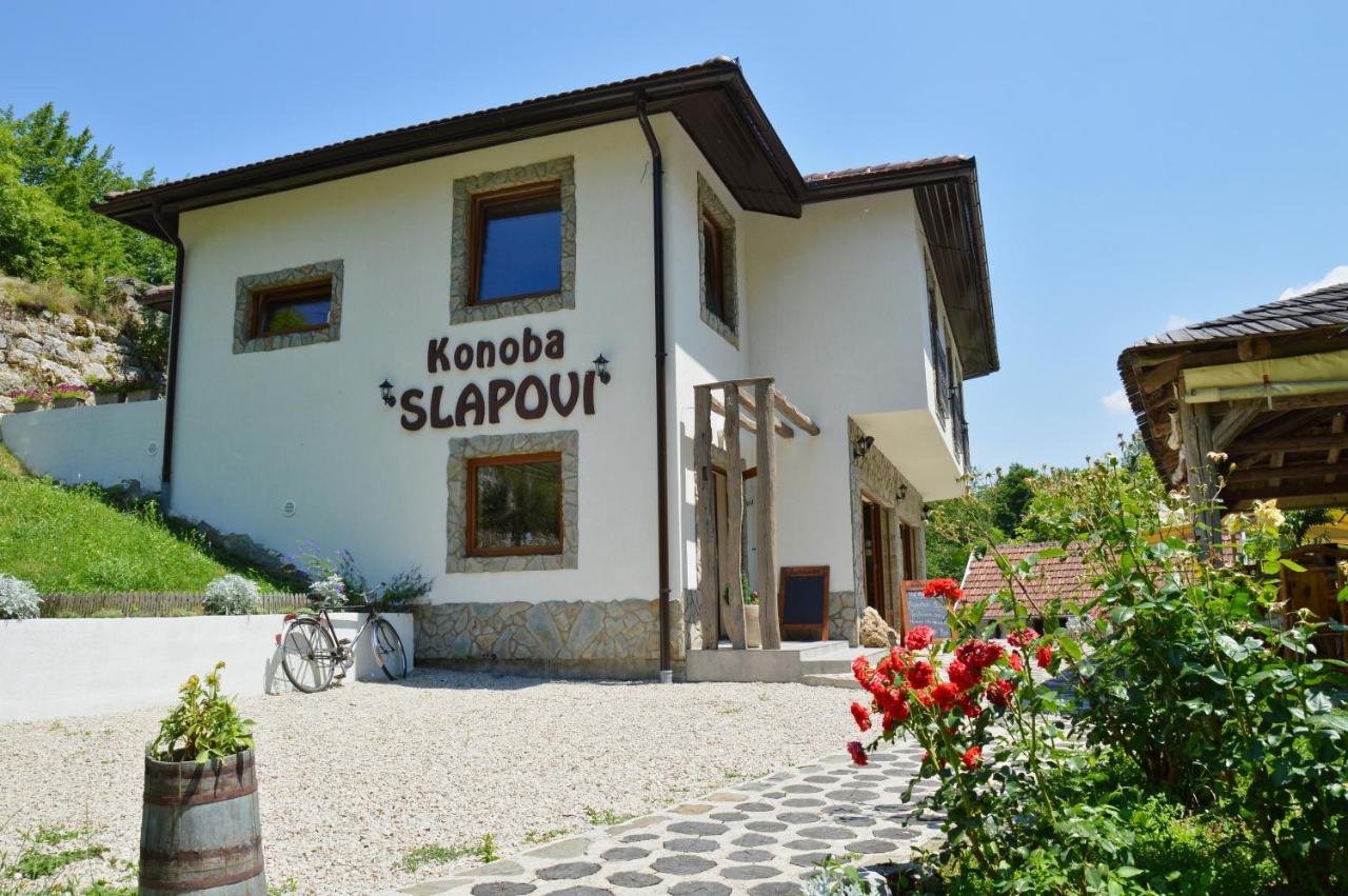 ヤイツェ Konoba Slapoviモーテル エクステリア 写真