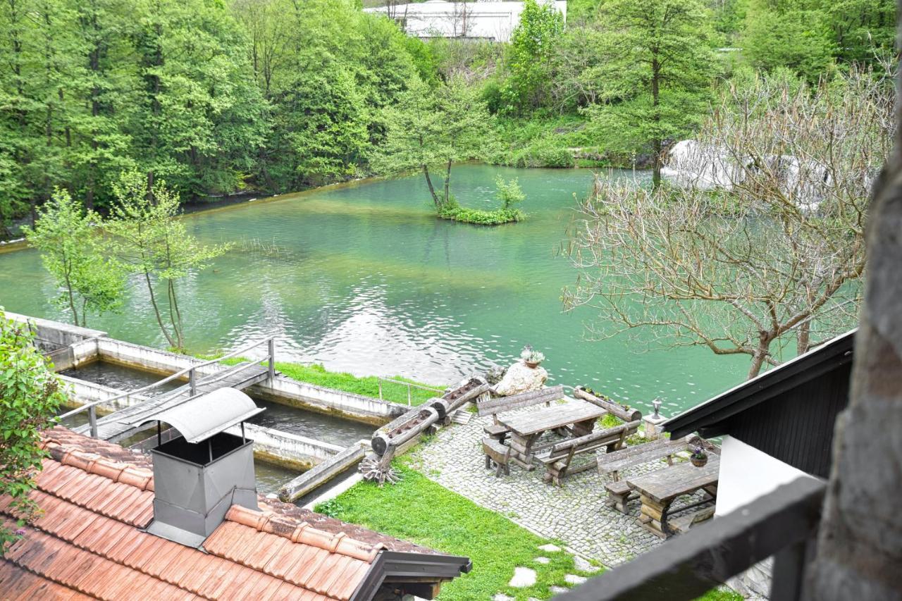 ヤイツェ Konoba Slapoviモーテル エクステリア 写真
